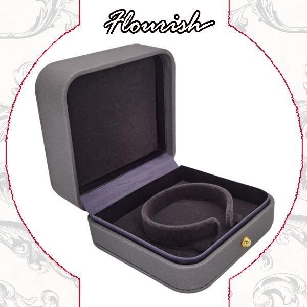 Manipolazione superficiale di timbrazione a caldo Elegante colore grigio quadrato in forma di braccialetto braccialetto confezionamento regalo rosa