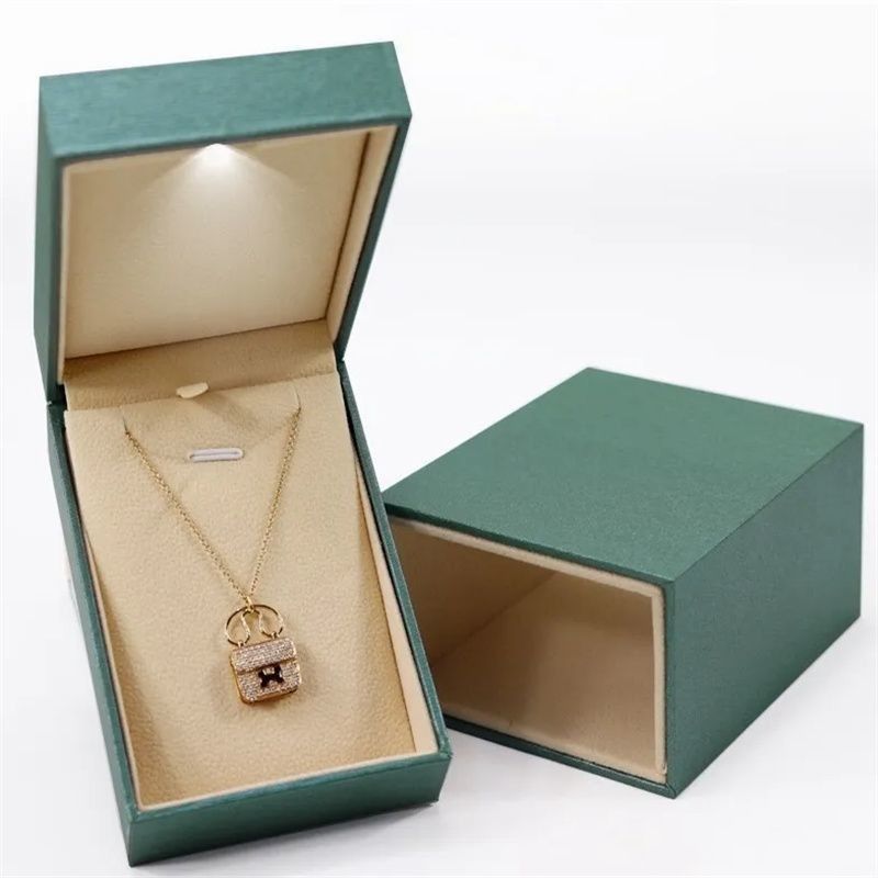 Casella di anello/collare/orecchino Tempismo di consegna in blocco 15-20 giorni 100% imballaggio in carta riciclabile Casella del cassetto con luce a LED