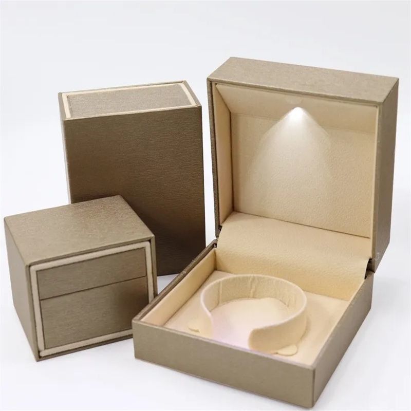 Casella di anello/collare/orecchino Tempismo di consegna in blocco 15-20 giorni 100% imballaggio in carta riciclabile Casella del cassetto con luce a LED