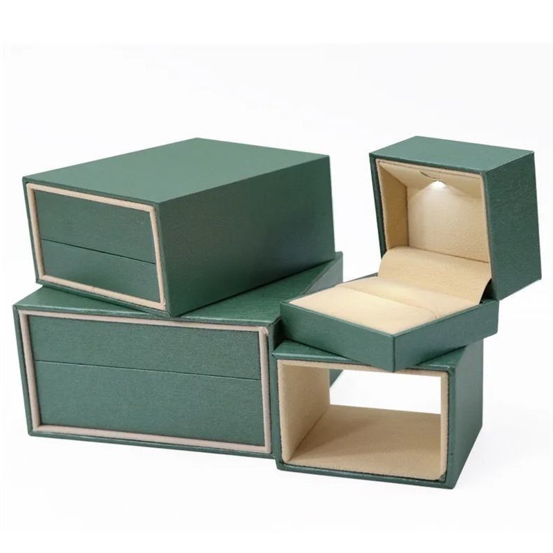 Casella di anello/collare/orecchino Tempismo di consegna in blocco 15-20 giorni 100% imballaggio in carta riciclabile Casella del cassetto con luce a LED