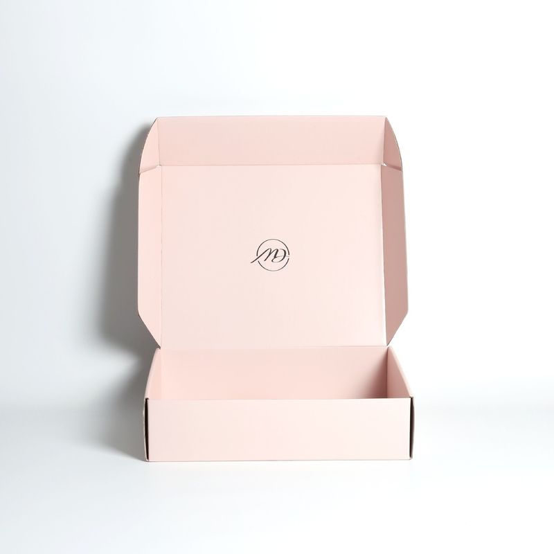 Abbigliamento rosa personalizzato Gioielli Cosmetici Make-up Alimenti Electronic Folding Cartone ondulato Scatola di posta