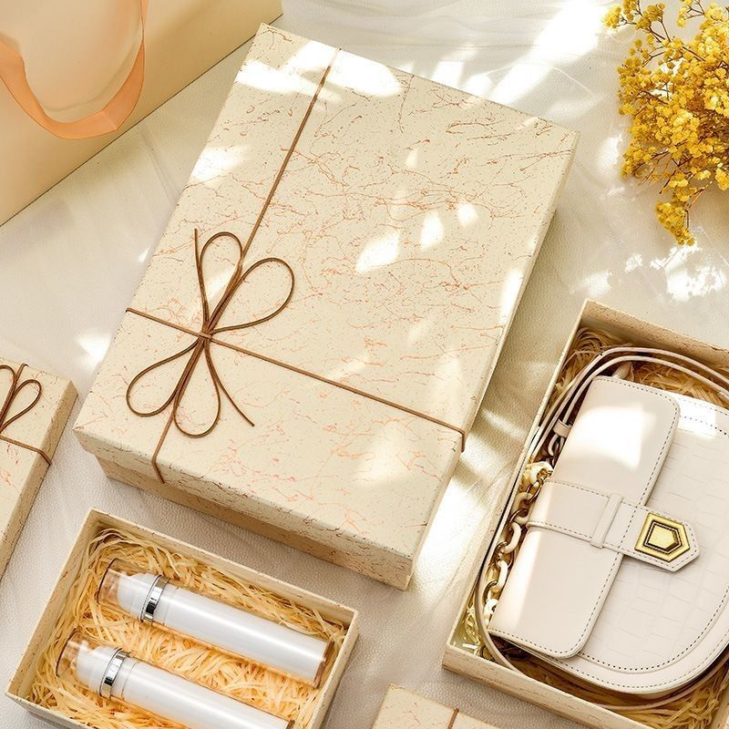 Capo e scatola di base per il trucco a caldo, profumi cosmetici, cartone, carta da regalo, cassetto regalo